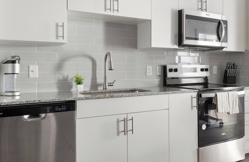 Sweetbriar Apartment | Landing | Chic 1BD, Pool, Gym