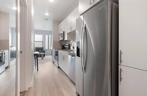 Sweetbriar Apartment | Landing | Incredible Studio, Gym, Pool