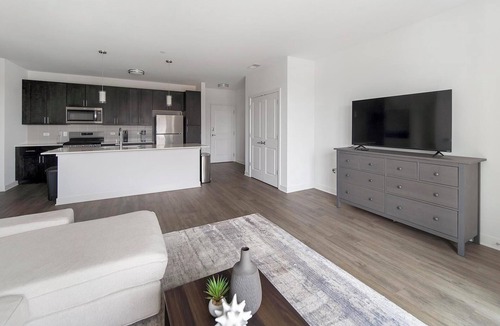 Schaumburg Apartment | Landing | Modern 1BD, Clubhouse, Yoga Studio