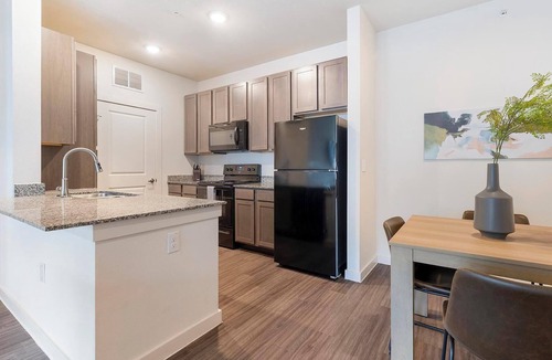 Lockhart Apartment | Landing | Modern 2BD, Pool, Gym