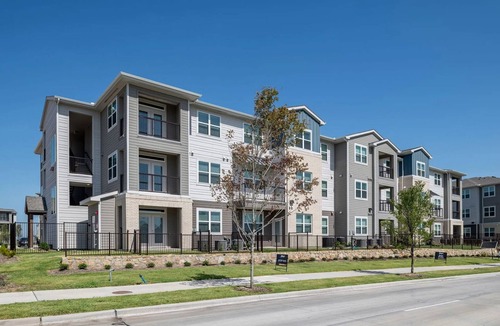 Fate Apartment | Landing | Spectacular 2BD, Pool, Clubhouse