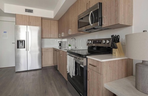 Hialeah Apartment | Landing | Spectacular 2BD, Gym