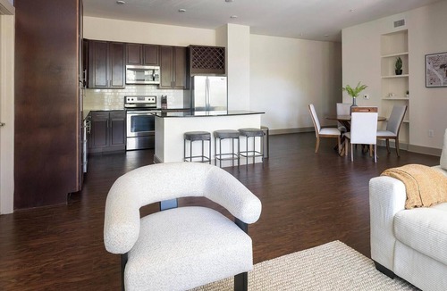 Klein Apartment | Landing | Spectacular 2BD, Clubhouse, Gym