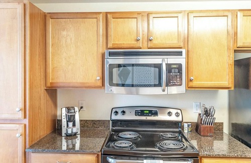 Sweetbriar Apartment | Landing | Stunning 1BD, Clubhouse, Courtyard