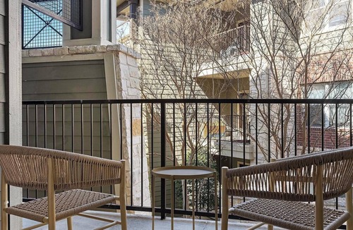 Sweetbriar Apartment | Landing | Stunning 1BD, Clubhouse, Courtyard