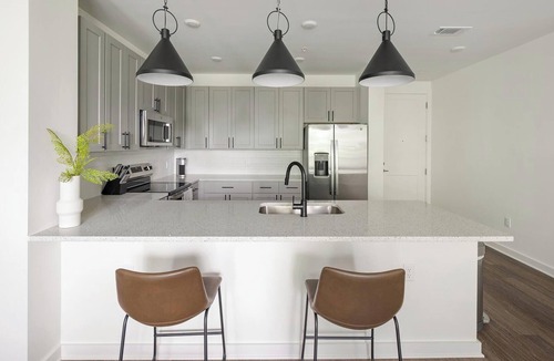 Brentwood Apartment | Landing | Stunning 1BD, Gym, Clubhouse