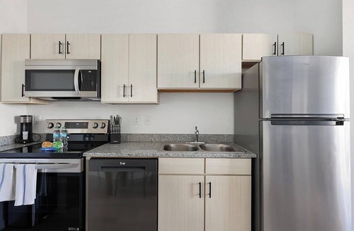 Lakeland Apartment | Landing | Stunning 2BD, Clubhouse, Gym