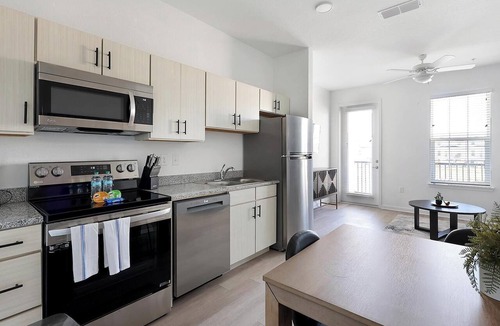 Lakeland Apartment | Landing | Stunning 2BD, Clubhouse, Gym