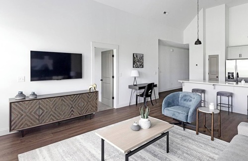 Athens Apartment | Landing | Stunning 2BD, Clubhouse, Gym