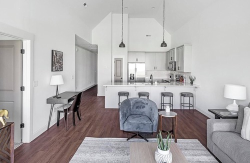 Athens Apartment | Landing | Stunning 2BD, Clubhouse, Gym
