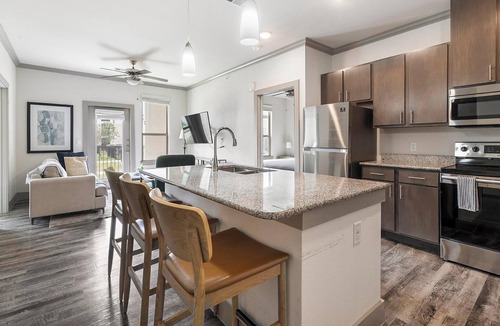 Manor Apartment | Landing | Stunning 2BD, Courtyard, Clubhouse