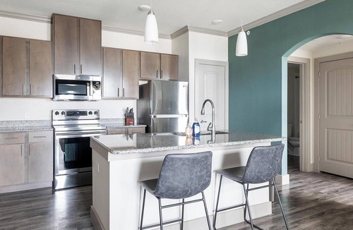 Manor Apartment | Landing | Stylish 1BD, Courtyard, Clubhouse