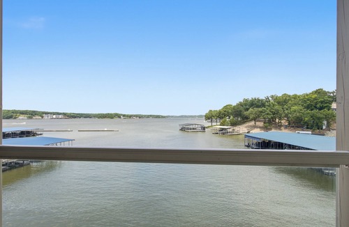 Osage Beach Condo | Lands End Condo - No Steps! Sleeps 6-8. Large Sectional Sofa. Inquire for Slip.