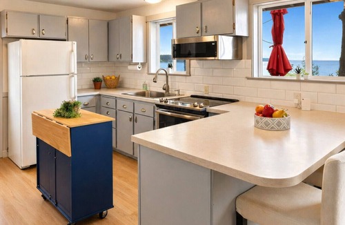Langley House | Langley Waterfront: Views, Hot Tub, Beach & Kayaks