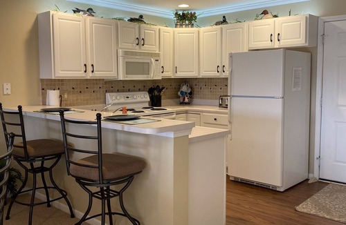 Kaiser Condo | Large 2 BR, 2 full bath Lake view condo at Park Place at the Lake