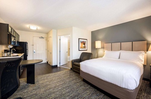 Earth City Hotel | Large Accommodation with Full Kitchen! Near Lambert St Louis Int'l Airport!