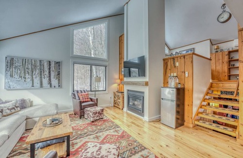 Lincoln House | Large Condo across the street from Loon Mountain!