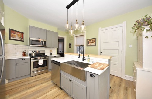 Milwaukee House | Large Downtown Home w/Hot Tub & Huge Backyard