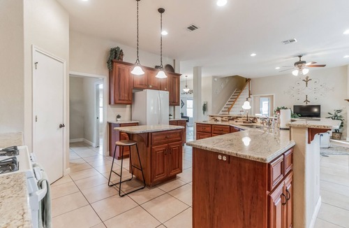 Northwood House | Large groups Welcome! 4BD 2BA Large Home near Domain & Hospitals!