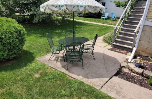 Plainfield Apartment | Large Suite 2 beds plus Murphy full, Victorian Farm Style, Downtown Plainfieldn