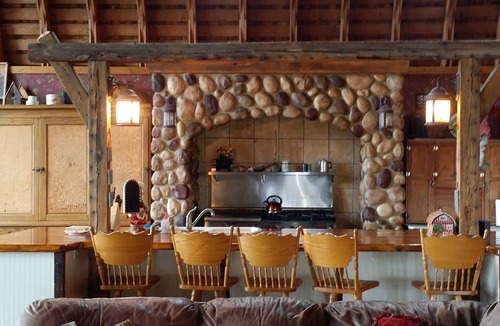Iowa House | Let the beautiful country surround you!
