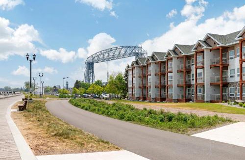 Canal Park Hotel | Lift Bridge Lodge, an Ascend Collection Hotel