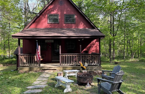 Berkeley Springs Cabin | Little Red Cabin in Coolfont Mountainside Community, Berkeley Springs, WV