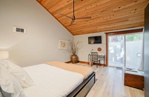 Black Butte Ranch House | Lodge Room 006