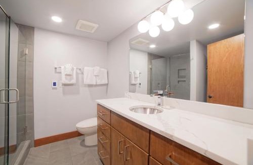 Black Butte Ranch House | Lodge Room 006