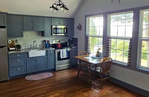 Lexington Apartment | Loft apartment in a working horse barn. Minutes from Lexington and the VAHC.