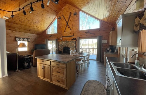 Florence Cabin | Log Cabin style lake house on Sea Lion Lake