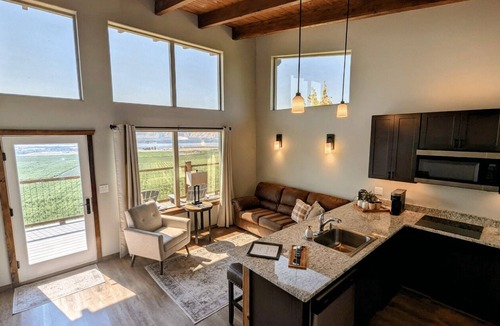 Brewster Cottage | Lone Point Cellars