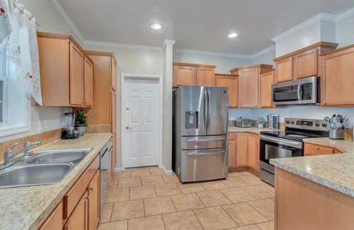 Martha Jefferson House | Long Street Cottage - 5 bdrm/3.5 bath - North Downtown