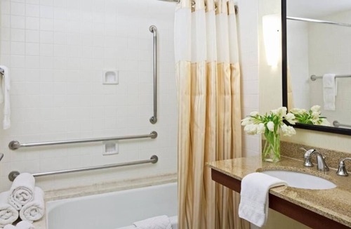 Alexandria West House | Look No More! 3 Comfortable Units, Onsite Dining, Pool, Pets Allowed