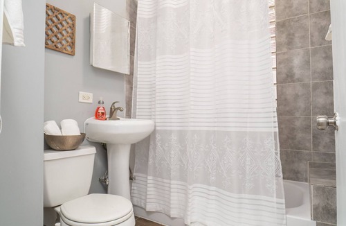 Blue Island Apartment | Lovely 3 Bedroom Apartment… Waiting for You to Make it Home!