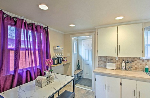 Central Tacoma Cottage | Lovely Tacoma Cottage w/Fire Pit, Near Dtwn!