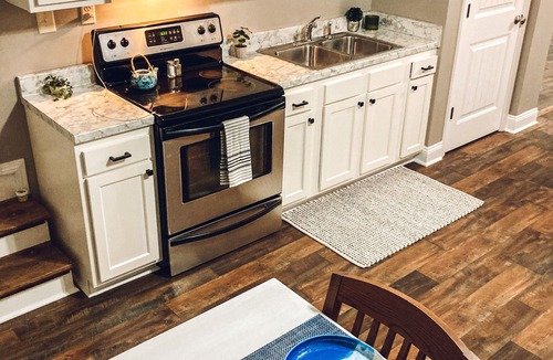 Hoover House | Lovely two bedroom unit for ST and LT rental