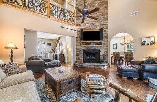 Waynesville House | Luck's Lockout - Mountain Retreat, Balcony, Hot Tub, and Grill