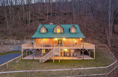 Waynesville House | Luck's Lockout - Mountain Retreat, Balcony, Hot Tub, and Grill