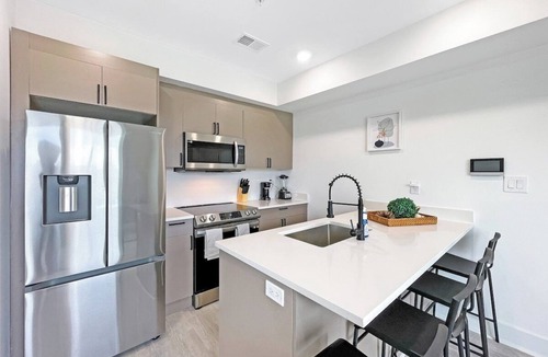 Brookland Bed & Breakfast | LUX Brookland Penthouse with RoofDeck & Skyline View
