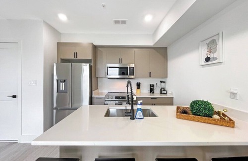 Brookland Bed & Breakfast | LUX Brookland Penthouse with RoofDeck & Skyline View