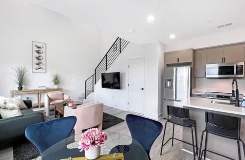 Brookland Bed & Breakfast | LUX Brookland Penthouse with RoofDeck & Skyline View