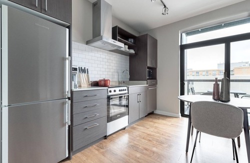 Mount Vernon Triangle Apartment | Lux Mount Vernon 1BR w/Gym, Rooftop, W/D, walk to Metro, by Blueground