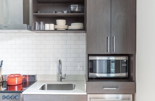 Mount Vernon Triangle Apartment | Lux Mount Vernon 1BR w/Gym, Rooftop, W/D, walk to Metro, by Blueground