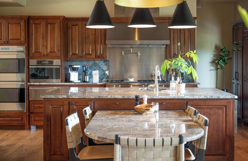 Driftwood House | Luxe 14 acre Escape in Driftwood with Observation Deck. Peace, Privacy and Stars