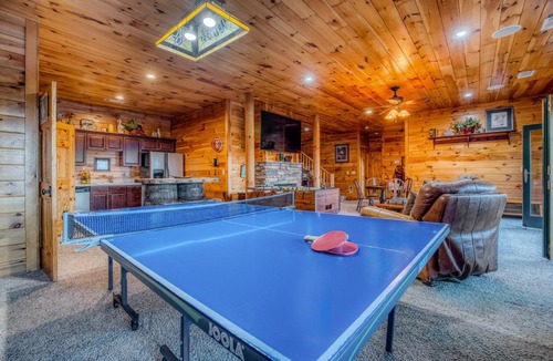 Morganton House | Luxe Cabin Hot Tub Deck Views Near Blue Ridge