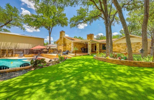 Buda House | Luxe Hill Country Home w/Resort-Style Pool!