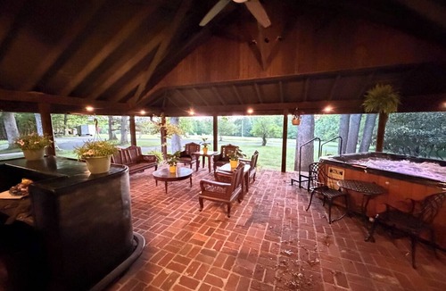 Oakland House | Luxor Mountaintop Cabin-Castle at Deep Creek Lake