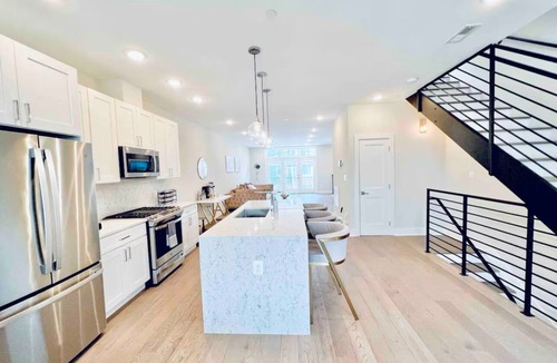 Trinidad House | Luxurious 3-BDR Penthouse @ H St Corridor w/Private Rooftop & Parking