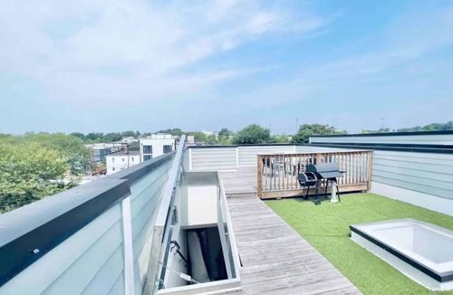Trinidad House | Luxurious 3-BDR Penthouse @ H St Corridor w/Private Rooftop & Parking